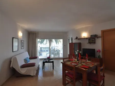 Bienvenido a nuestro acogedor apartamento en alquiler en Roses, Costa Brava! A solo 300 metros de la hermosa playa de Santa Margarita. - Photo 9