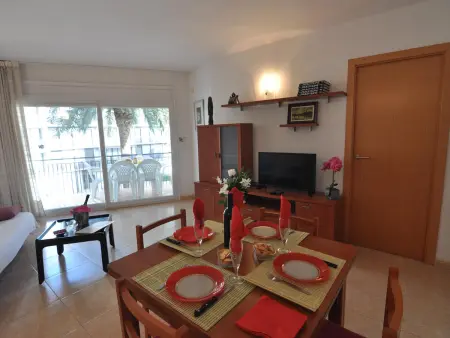 Bienvenido a nuestro acogedor apartamento en alquiler en Roses, Costa Brava! A solo 300 metros de la hermosa playa de Santa Margarita. - Photo 10