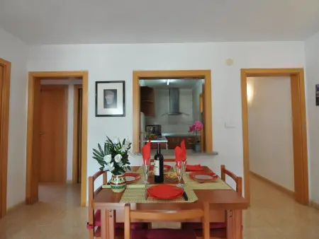 Bienvenido a nuestro acogedor apartamento en alquiler en Roses, Costa Brava! A solo 300 metros de la hermosa playa de Santa Margarita. - Photo 11