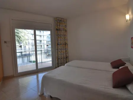 Bienvenido a nuestro acogedor apartamento en alquiler en Roses, Costa Brava! A solo 300 metros de la hermosa playa de Santa Margarita. - Photo 17
