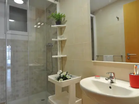 Bienvenido a nuestro acogedor apartamento en alquiler en Roses, Costa Brava! A solo 300 metros de la hermosa playa de Santa Margarita. - Photo 23