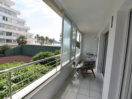 Encantador apartamento en alquiler en Roses, Costa Brava! A 0 metros de la playa. Disfruta de la piscina comunitaria y las vistas al mar. - Photo 1