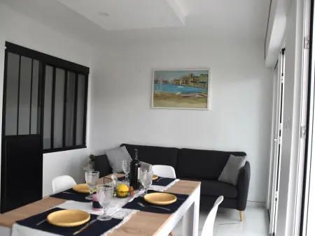 Encantador apartamento en alquiler en Roses, Costa Brava! A 0 metros de la playa. Disfruta de la piscina comunitaria y las vistas al mar. - Photo 5