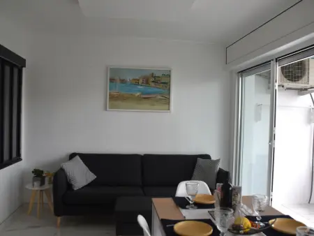 Encantador apartamento en alquiler en Roses, Costa Brava! A 0 metros de la playa. Disfruta de la piscina comunitaria y las vistas al mar. - Photo 6