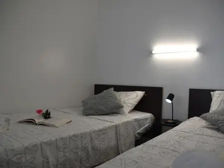 Encantador apartamento en alquiler en Roses, Costa Brava! A 0 metros de la playa. Disfruta de la piscina comunitaria y las vistas al mar. - Photo 16