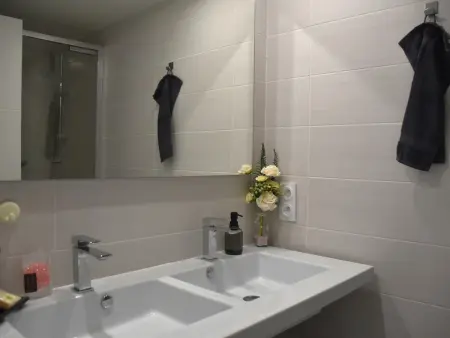 Encantador apartamento en alquiler en Roses, Costa Brava! A 0 metros de la playa. Disfruta de la piscina comunitaria y las vistas al mar. - Photo 17