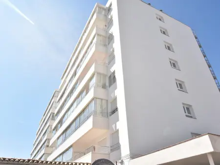 Encantador apartamento en alquiler en Roses, Costa Brava! A 0 metros de la playa. Disfruta de la piscina comunitaria y las vistas al mar. - Photo 26