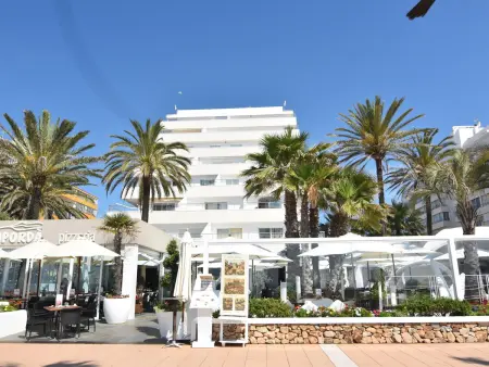 Encantador apartamento en alquiler en Roses, Costa Brava! A 0 metros de la playa. Disfruta de la piscina comunitaria y las vistas al mar. - Photo 29