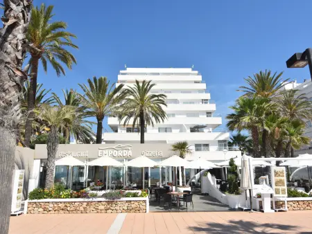 Encantador apartamento en alquiler en Roses, Costa Brava! A 0 metros de la playa. Disfruta de la piscina comunitaria y las vistas al mar. - Photo 31