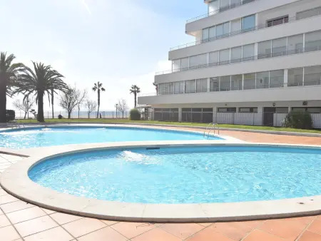 Encantador apartamento en alquiler en Roses, Costa Brava! A 0 metros de la playa. Disfruta de la piscina comunitaria y las vistas al mar. - Photo 34