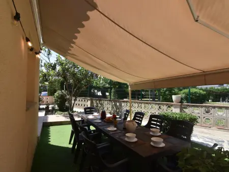 Maison Spacieuse à Roses, Idéale pour Familles et Groupes, Proche de la Plage et Piscine Communautaire - Photo 1