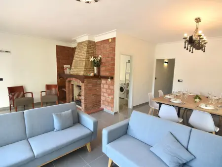 Maison Spacieuse à Roses, Idéale pour Familles et Groupes, Proche de la Plage et Piscine Communautaire - Photo 6