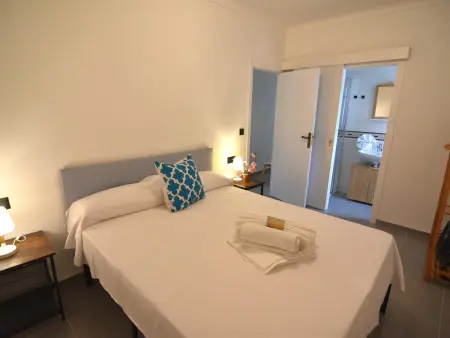 Maison Spacieuse à Roses, Idéale pour Familles et Groupes, Proche de la Plage et Piscine Communautaire - Photo 14