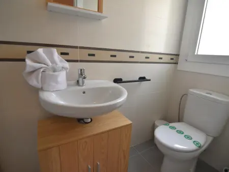 Maison Spacieuse à Roses, Idéale pour Familles et Groupes, Proche de la Plage et Piscine Communautaire - Photo 22