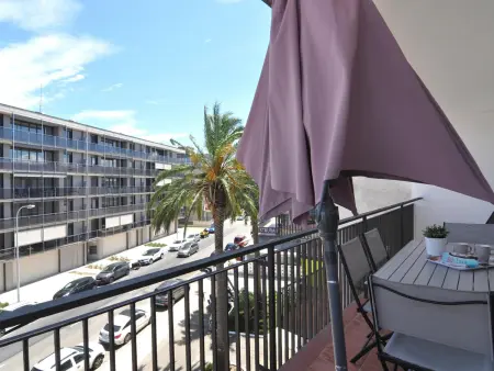 Charmant appartement à Roses à 300m de la plage avec terrasse, clim, cuisine équipée et TV satellite - Photo 2
