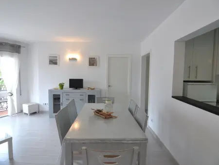 Charmant appartement à Roses à 300m de la plage avec terrasse, clim, cuisine équipée et TV satellite - Photo 7