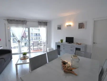 Charmant appartement à Roses à 300m de la plage avec terrasse, clim, cuisine équipée et TV satellite - Photo 10