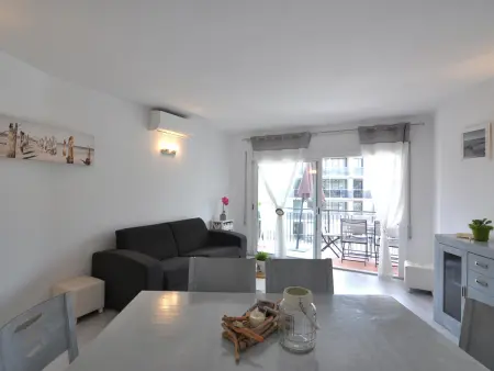 Charmant appartement à Roses à 300m de la plage avec terrasse, clim, cuisine équipée et TV satellite - Photo 12