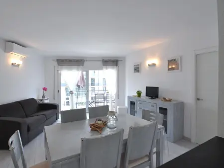 Charmant appartement à Roses à 300m de la plage avec terrasse, clim, cuisine équipée et TV satellite - Photo 13