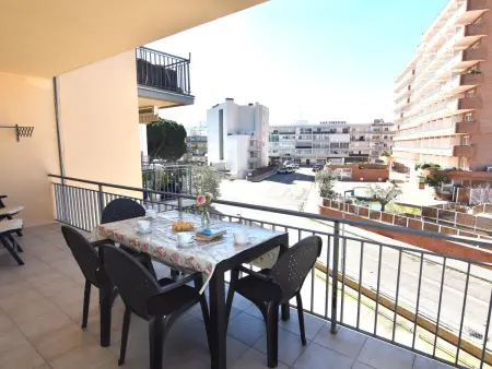 Appartement Confortable à Roses, à 300m de la Plage, avec Terrasse et Parking - Photo 1
