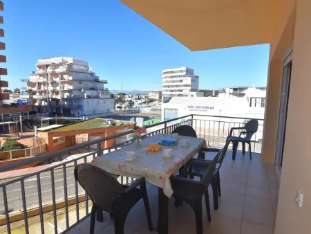 Appartement Confortable à Roses, à 300m de la Plage, avec Terrasse et Parking - Photo 2