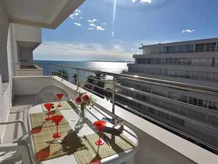 Appartement en Front de Mer à Roses, 2 Chambres, Piscine, Wi-Fi Gratuit, Réservez Maintenant! - Photo 1