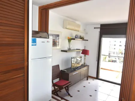 Studio Confortable à 200m de la Plage à Roses, Costa Brava - Parfait pour 4 Personnes! - Photo 9