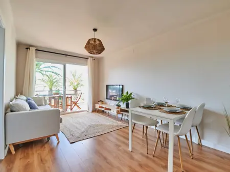 Appartement rénové à Calella - piscine, proche plage, terrasse, parking inclus - Photo 3