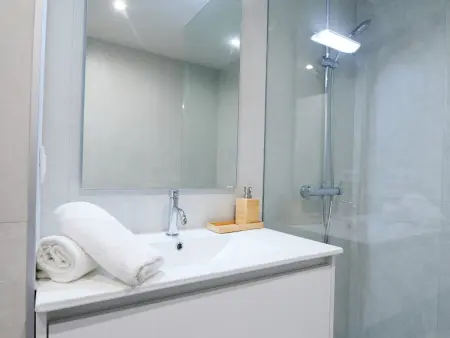 Appartement rénové à Calella - piscine, proche plage, terrasse, parking inclus - Photo 16
