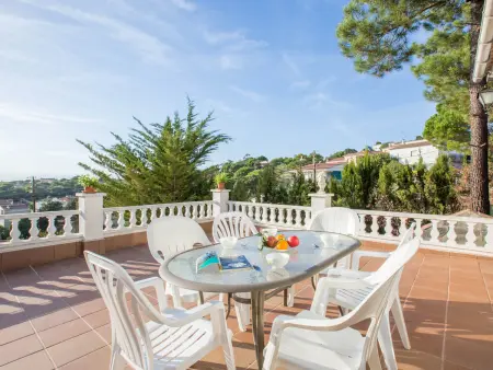 Villa à Lloret de Mar pour 7 personnes avec piscine privée et terrasse à 8 km de la plage - Photo 2