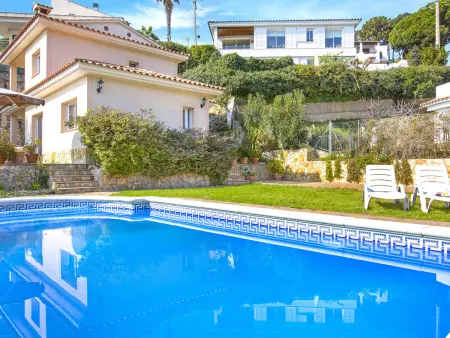Villa à Lloret de Mar avec piscine privée, proche plage, pour 6 personnes, parking inclus - Photo 1