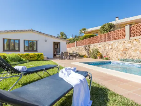 Villa à Blanes: Piscine privée, jardin, parking, proche plage, pour 6 pers. - Photo 6