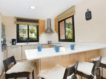 Villa moderne à Lloret de Mar avec piscine privée, proche de la mer, idéale pour 8 personnes - Photo 4