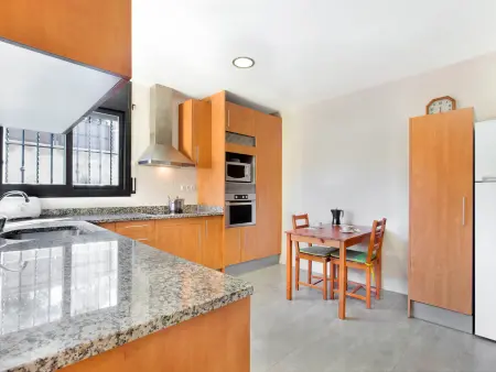 Villa à Lloret de Mar pour 8 pers avec piscine privée, parking, terrasse et équipements modernes - Photo 4