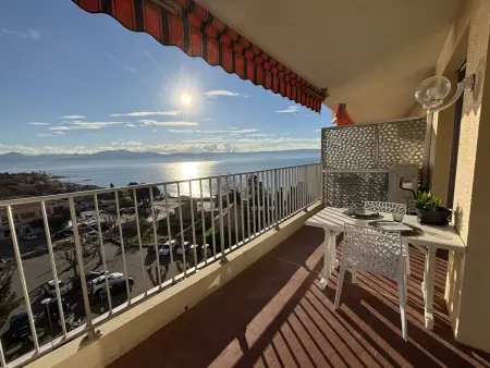 Charmant studio avec terrasse, climatisé à Ajaccio - Photo 2