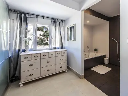 Villa Confortable avec Piscine Chauffée, Jardins et Proximité Plage, 12 Personnes à Moraira - Photo 14