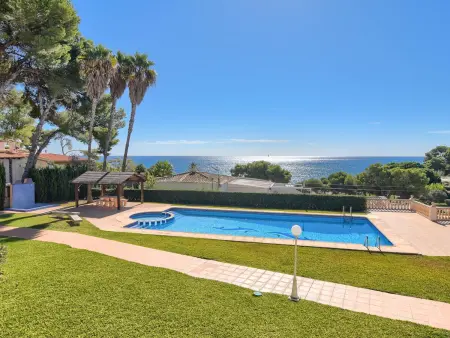 Appartement familial avec piscine, clim, parking et WiFi à 50m de la plage - Photo 1