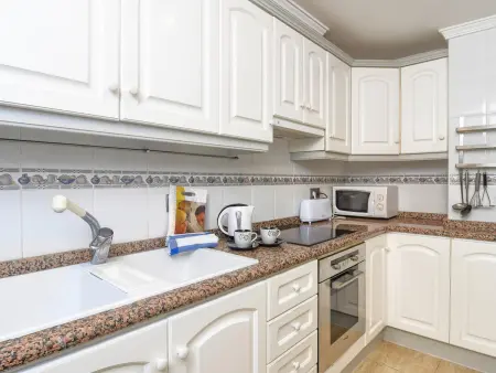 Appartement familial avec piscine, clim, parking et WiFi à 50m de la plage - Photo 2