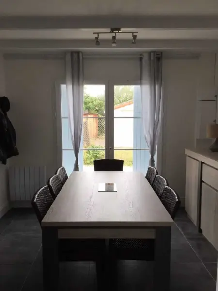 Maison familiale à Saint-Pierre-d'Oléron avec jardin - Photo 6