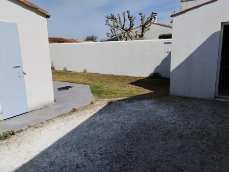 Maison familiale à Saint-Pierre-d'Oléron avec jardin - Photo 7