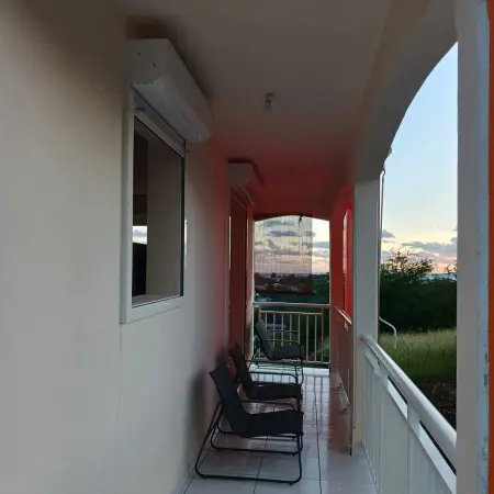 Charmante maison de vacances avec vue sur la mer à Le Gosier - Photo 2