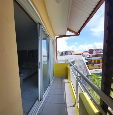 Studio confortable au cœur de Cayenne - Balcon avec vue - Photo 5