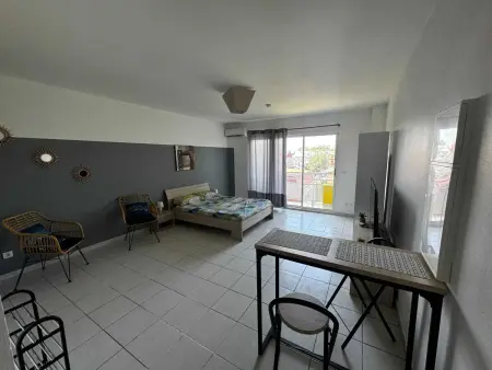 Studio confortable au cœur de Cayenne - Balcon avec vue - Photo 6