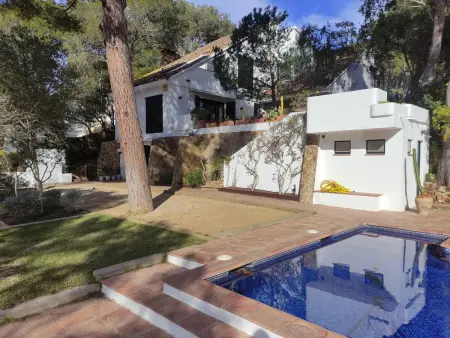 Villa avec Piscine Privée, Jardin et Proche Plage au Centre de Tamariu - Photo 2