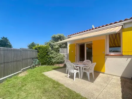 Maison avec jardinet, 2 chambres, parking, proche plage et centre - Photo 1