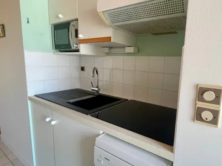 Maison avec jardinet, 2 chambres, parking, proche plage et centre - Photo 5