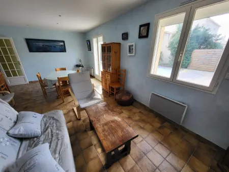 AGREABLE MAISON 2 CHAMBRES AVEC PISICINE ET STATIONNEMENT DANS UN QUARTIER CALME - Photo 9