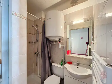 Joli F2 avec balcon, animaux acceptés, Appartement 2 personnes à Lamalou les Bains - Photo 14