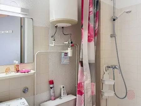 Joli F2 avec balcon, animaux acceptés, Appartement 2 personnes à Lamalou les Bains - Photo 16