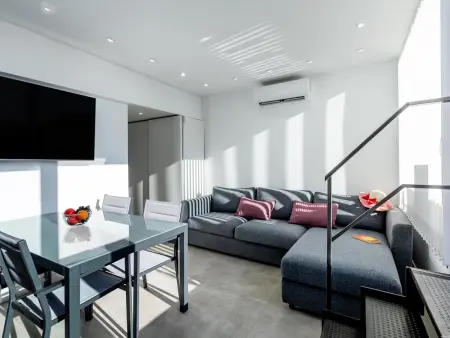 Appartement chic avec terrasse, Wi-Fi, proche plages et attractions - Photo 2